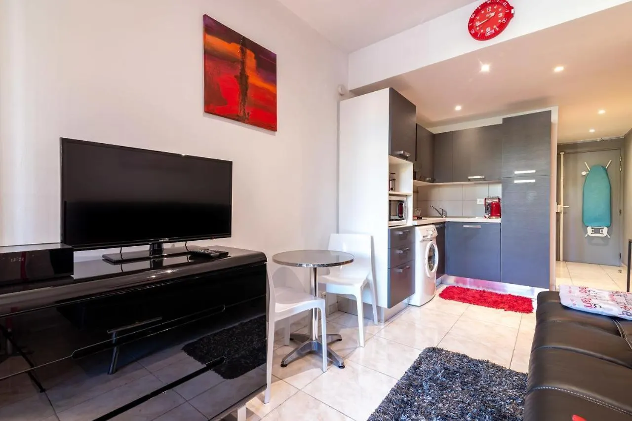 Beautiful Modern Apartment In The Heart Of Κάννες 0*,