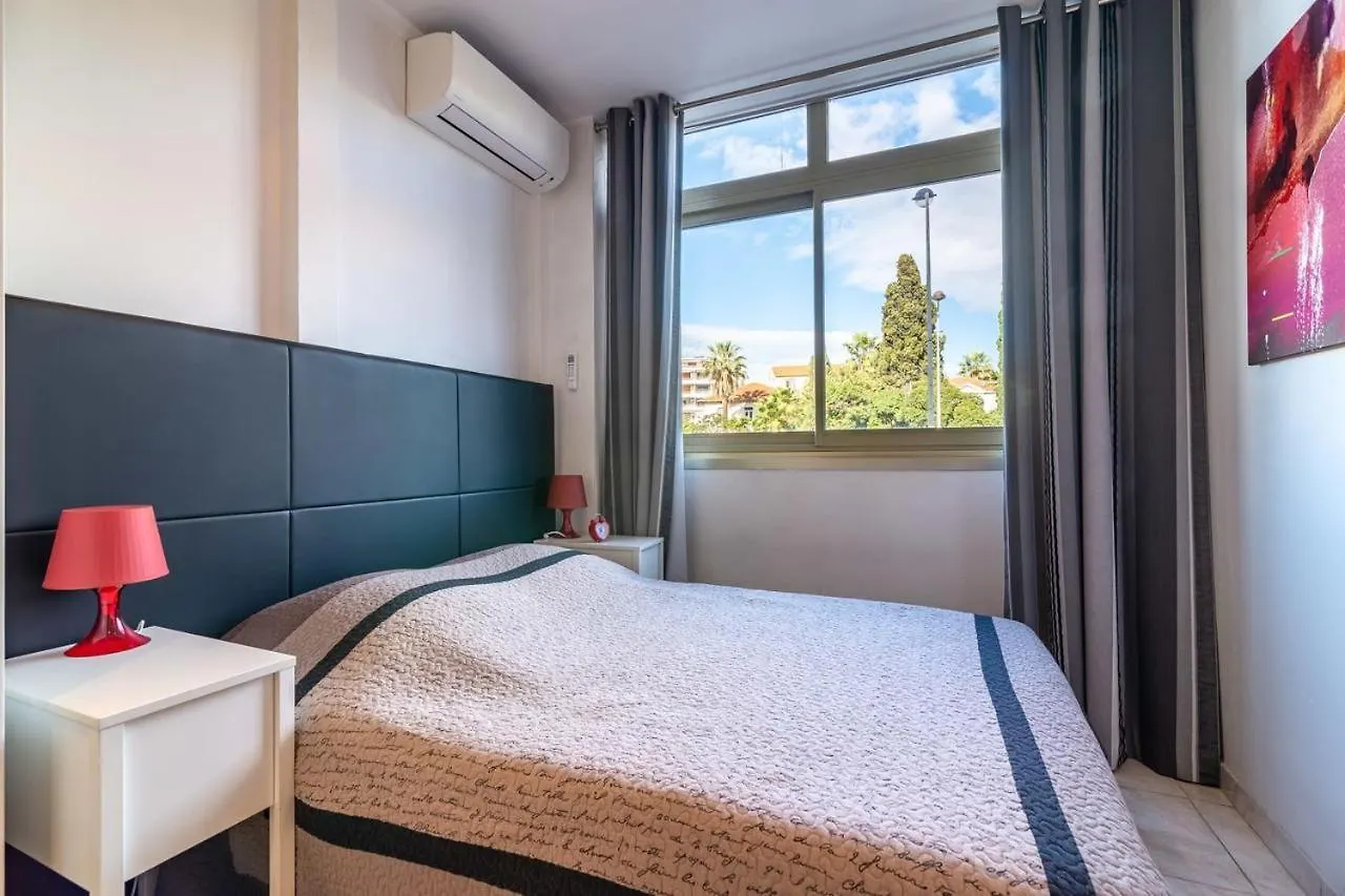 Beautiful Modern Apartment In The Heart Of Κάννες