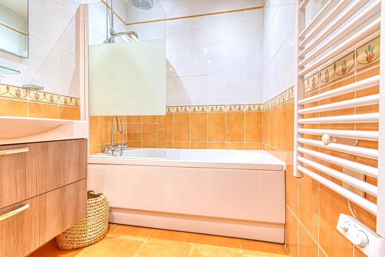 Beautiful Modern Apartment In The Heart Of Κάννες