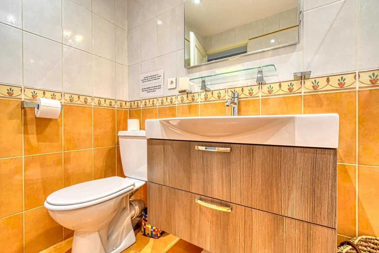 Beautiful Modern Apartment In The Heart Of Κάννες